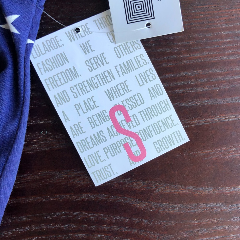 LuLaRoe Star Small Perfect T Scoop Hem - Picture 2 of 12